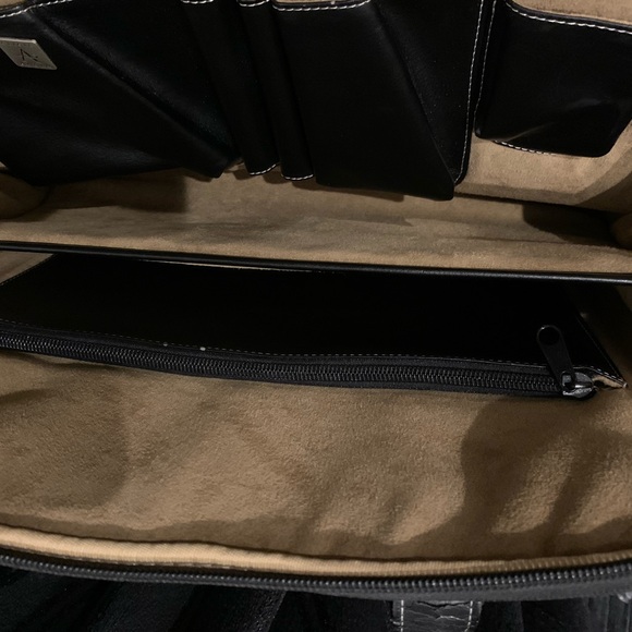 Anne Klein Tote with large capacity - laptop carrying case. Many compartments! - Picture 4 of 7